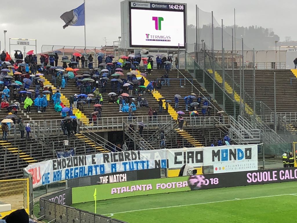striscione mondo1