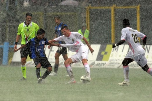 Foto Mauro Locatelli - LaPresse 18 09 2011 Bergamo ( Italia ) Sport Calcio Atalanta vs Palermo Campionato italiano di calcio Serie A Tim 2011 2012 - Stadio  di Bergamo Nella foto:moralez Photo Mauro Locatelli - LaPresse 18 09 2011 Bergamo ( Italy ) Sport Soccer Atalanta vs Palermo Italian Football Championship League A Tim 2011 2012 - Stadium of Bergamo. In the pic:moralez