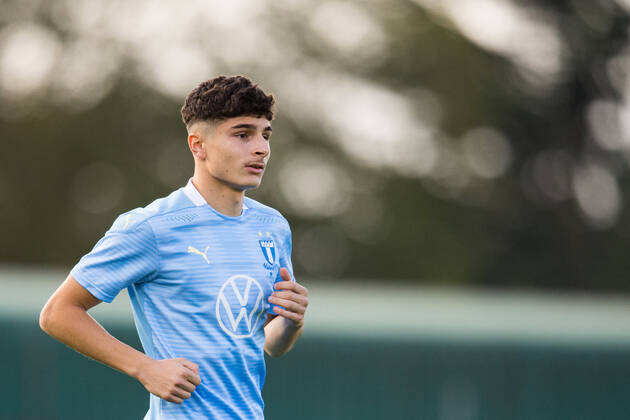 211020 Adrian Neziri of Malmö FF during the UEFA Youth League match between Chelsea and Malmö FF on October 20, 2021 in